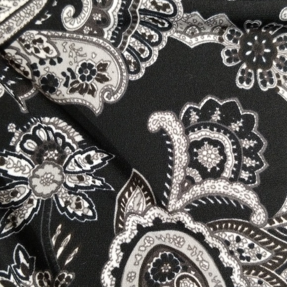 Charter Club M sleeveless paisley relaxed neck top - Picture 6 of 6